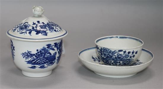 A Worcester fence pattern teabowl and saucer, and a similar sugar bowl and cover, c.1770, 12.5cm and 11.5cm